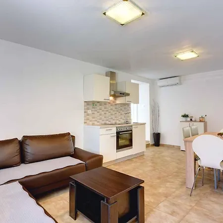 Holiday Home In Pula/Istrien 11083 Pula