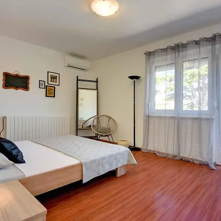 Holiday Home In Pula/Istrien 11083 Holiday home *