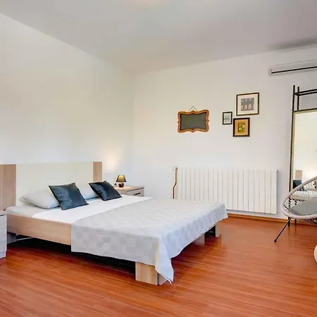 Holiday Home In Pula/Istrien 11083 Pula